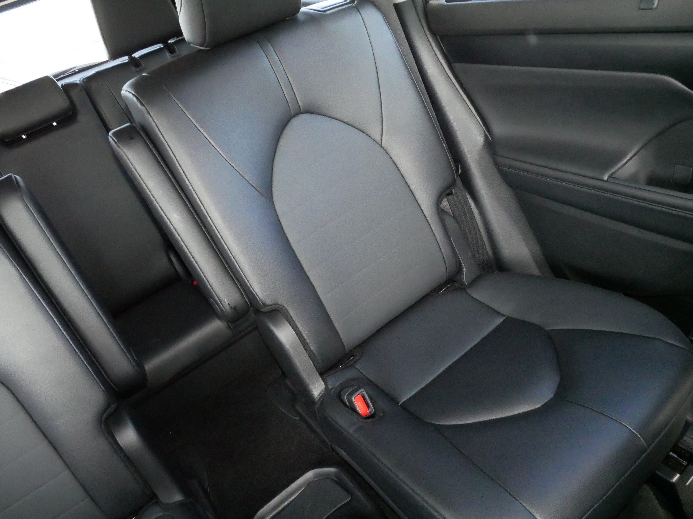 Used 2025 Toyota Highlander XLE AWD/4WD image 14