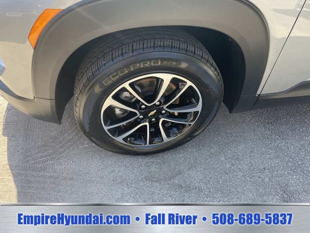 Used 2025 Chevrolet TrailBlazer LT AWD/4WD image 12