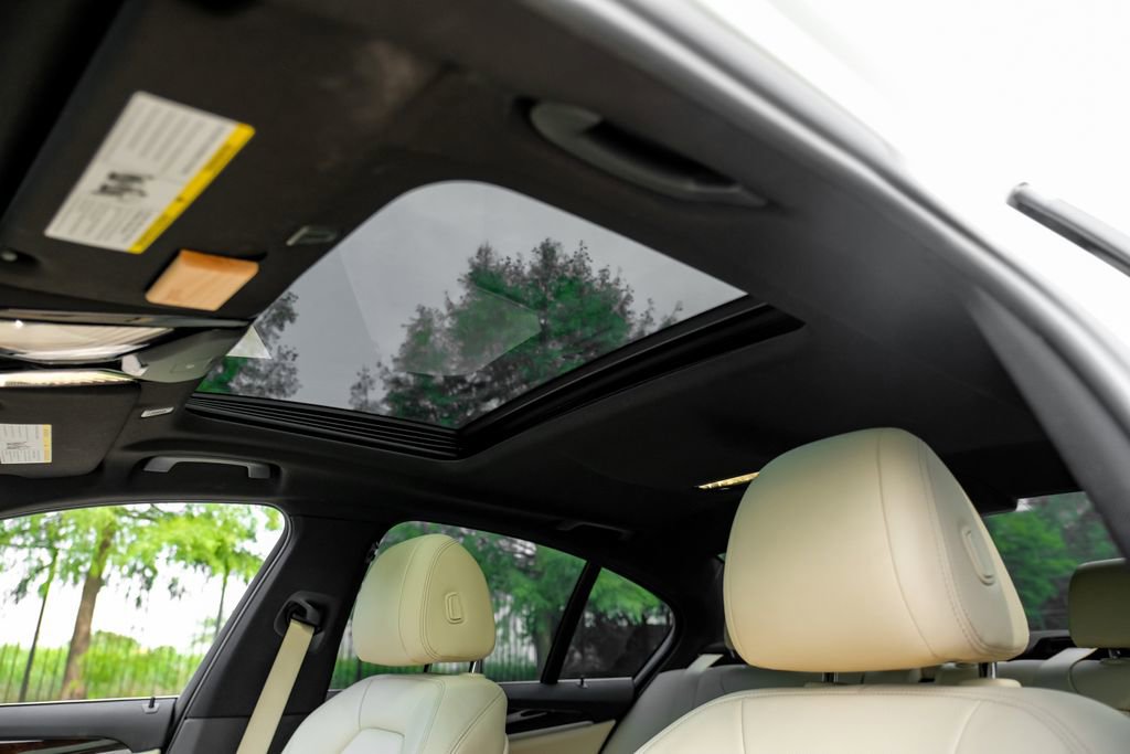 Used 2018 BMW 530i RWD image 7