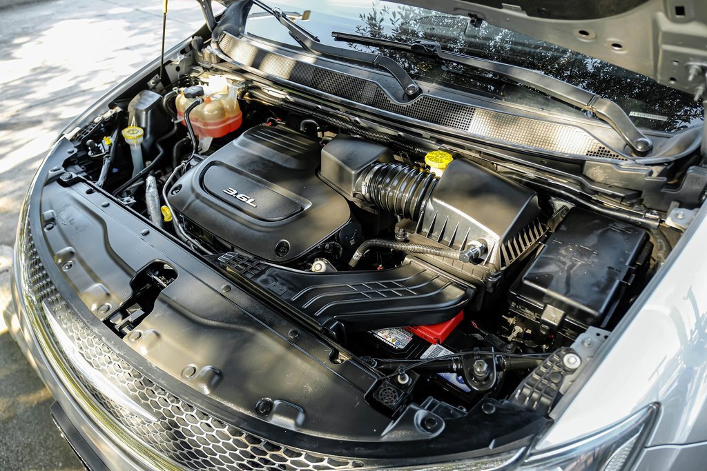 Used 2019 Chrysler Pacifica Touring-L image 58