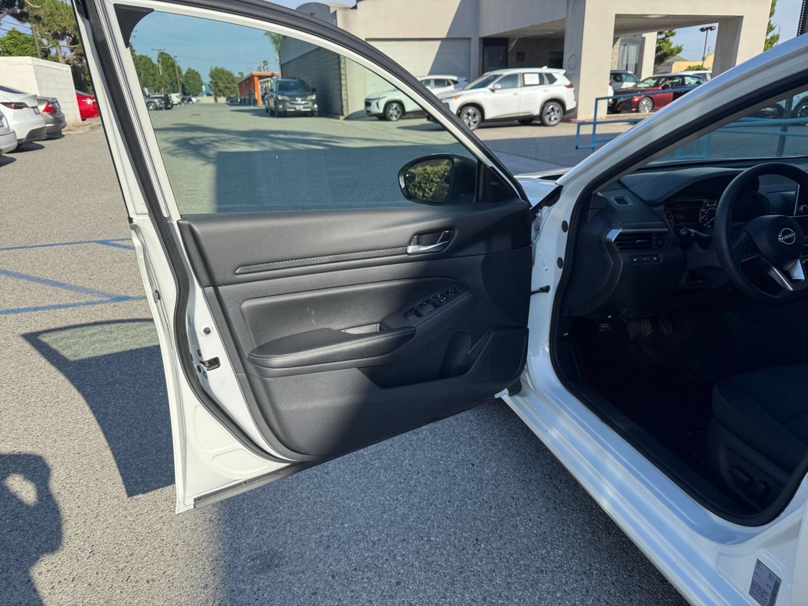 Used 2025 Nissan Altima 2.5 SV FWD image 18