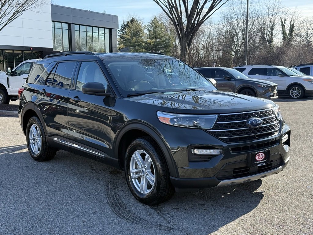 Used 2022 Ford Explorer XLT w/ Equipment Group 202A image 4