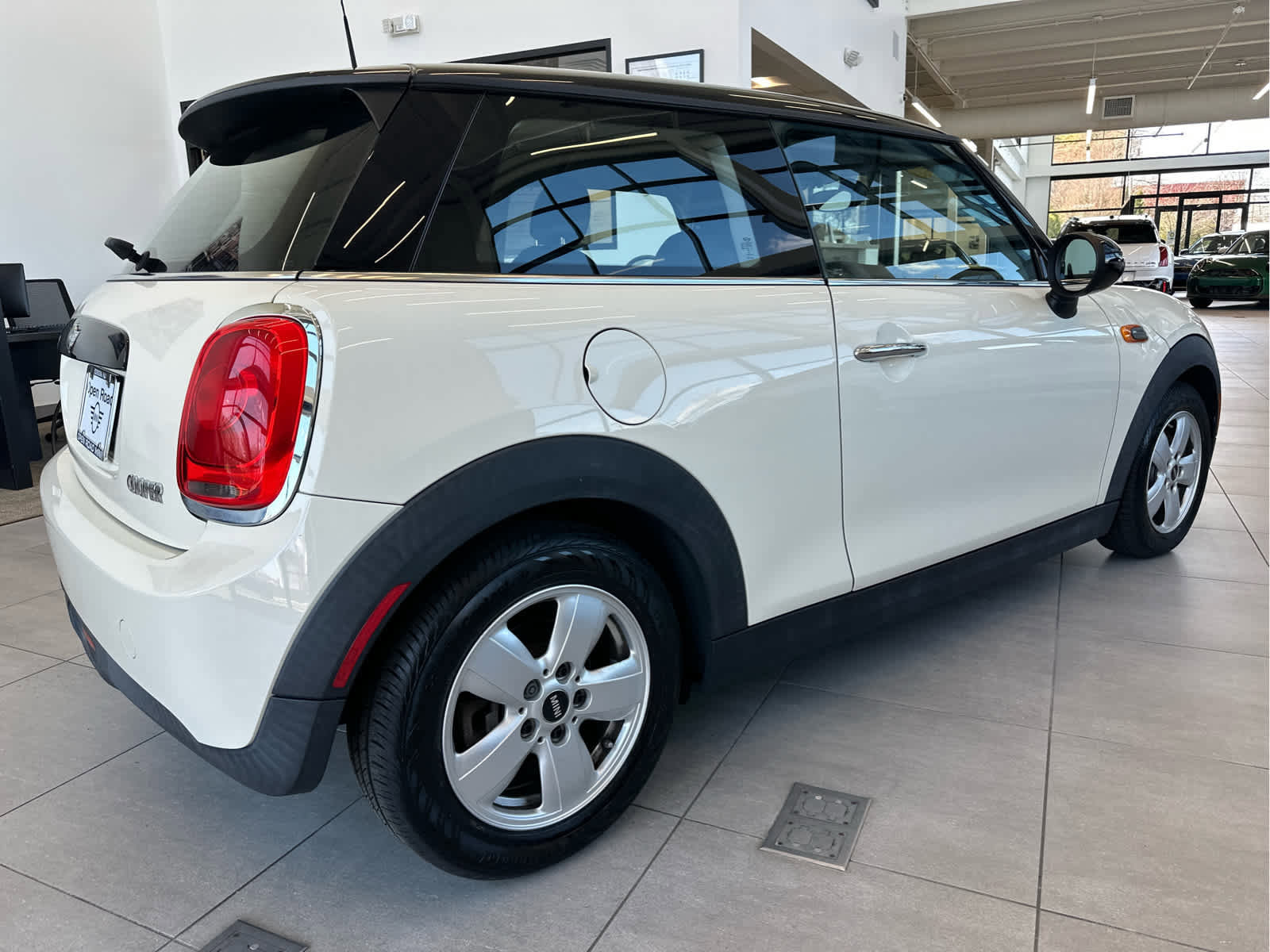 Used 2017 MINI Cooper 2-Door Hardtop image 2