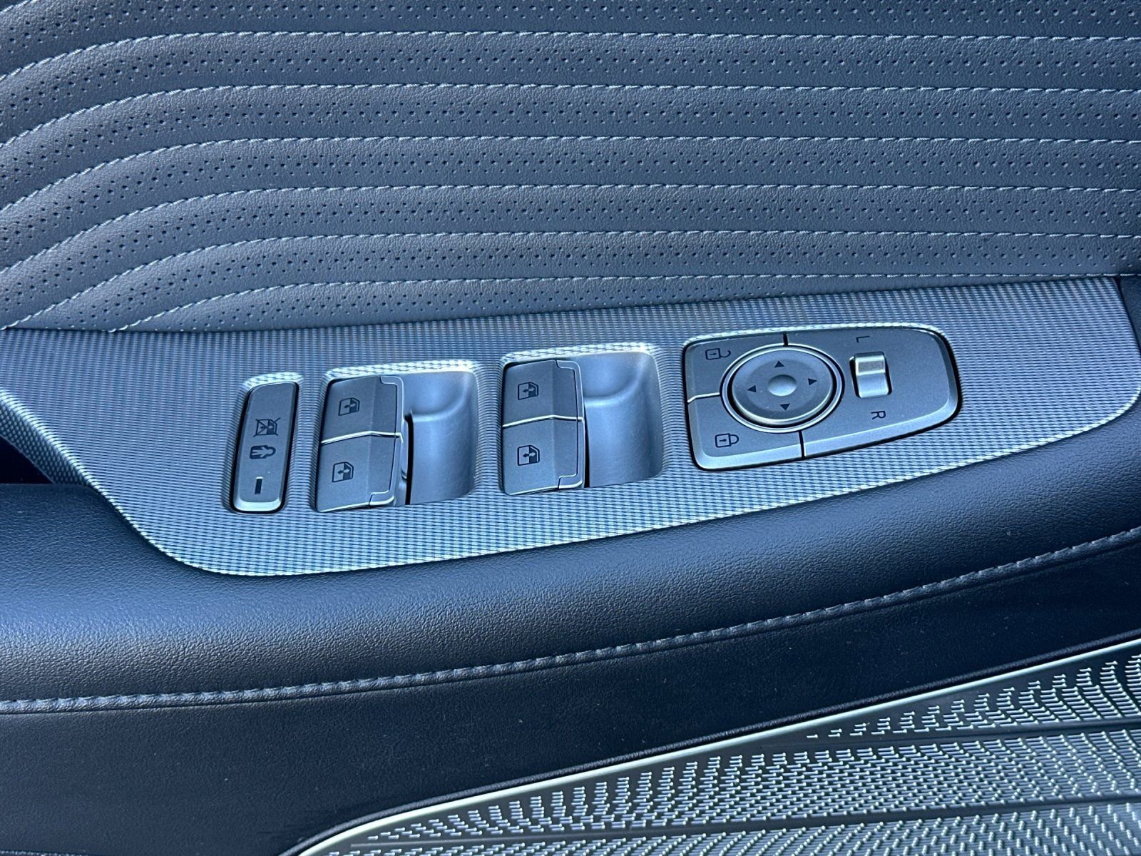 Used 2023 Hyundai Palisade Calligraphy image 11