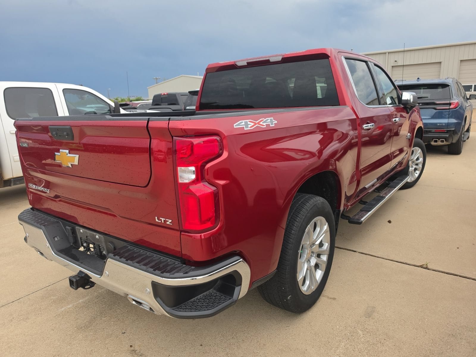 Used 2024 Chevrolet Silverado 1500 LTZ AWD/4WD image 4