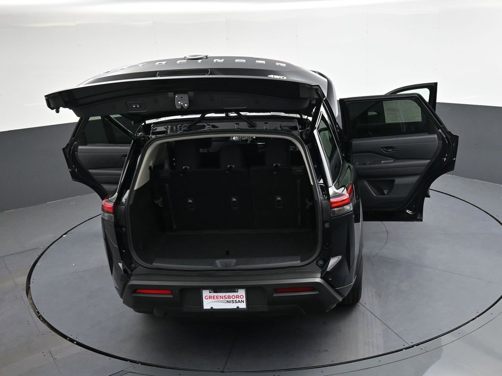 Used 2025 Nissan Pathfinder SV image 39