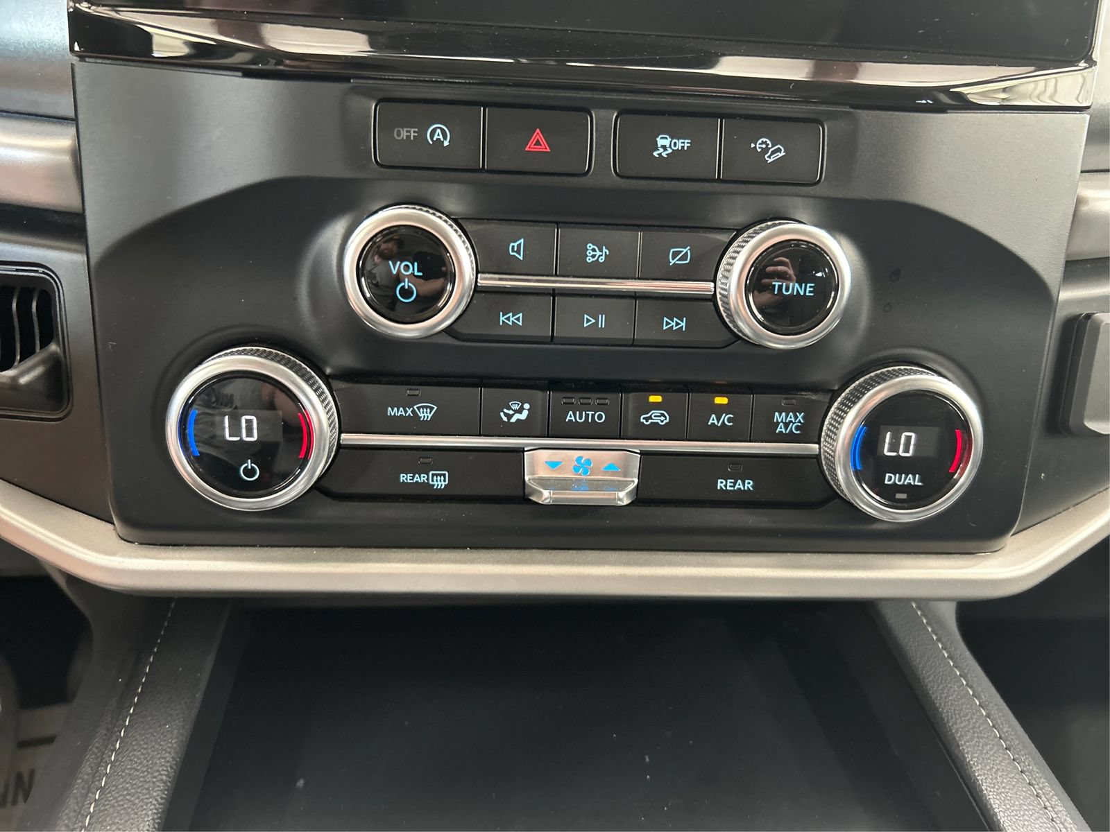 Used 2024 Ford Expedition XLT AWD/4WD image 25