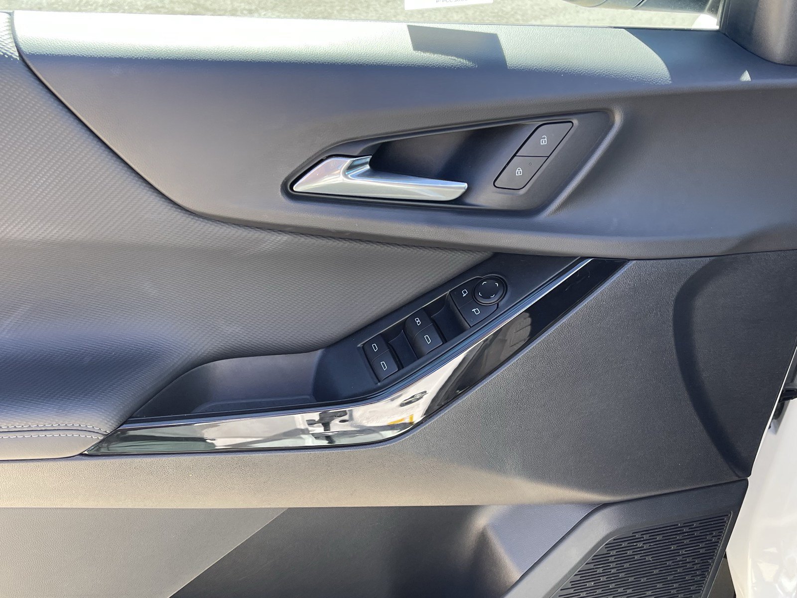 Used 2026 Chevrolet Equinox LT AWD/4WD image 16