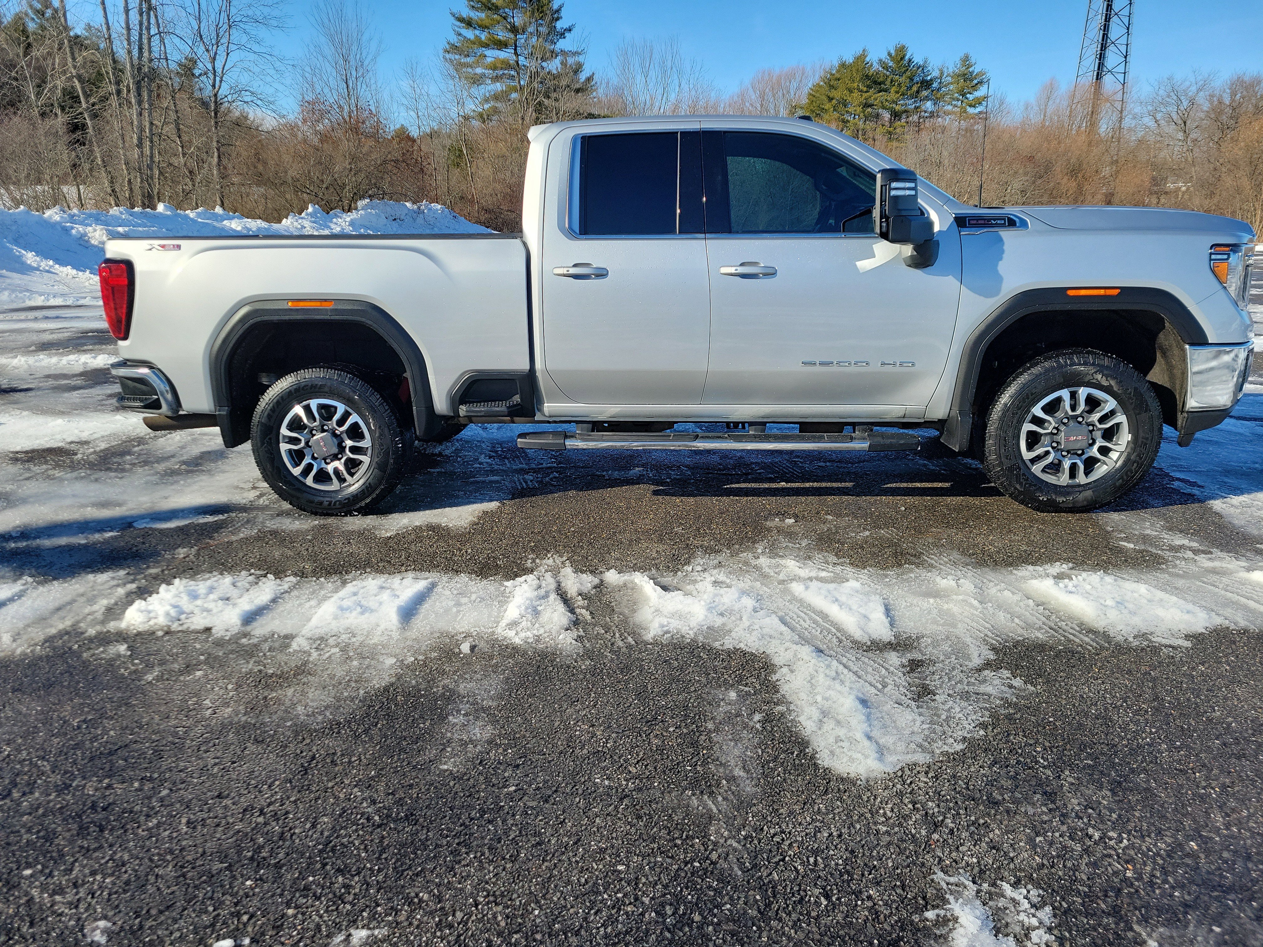 Used 2022 GMC Sierra 2500 SLE w/ SLE Value Package; image 4