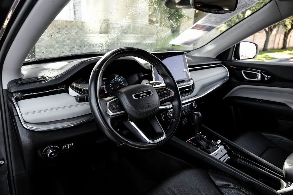Used 2022 Jeep Compass Limited image 25