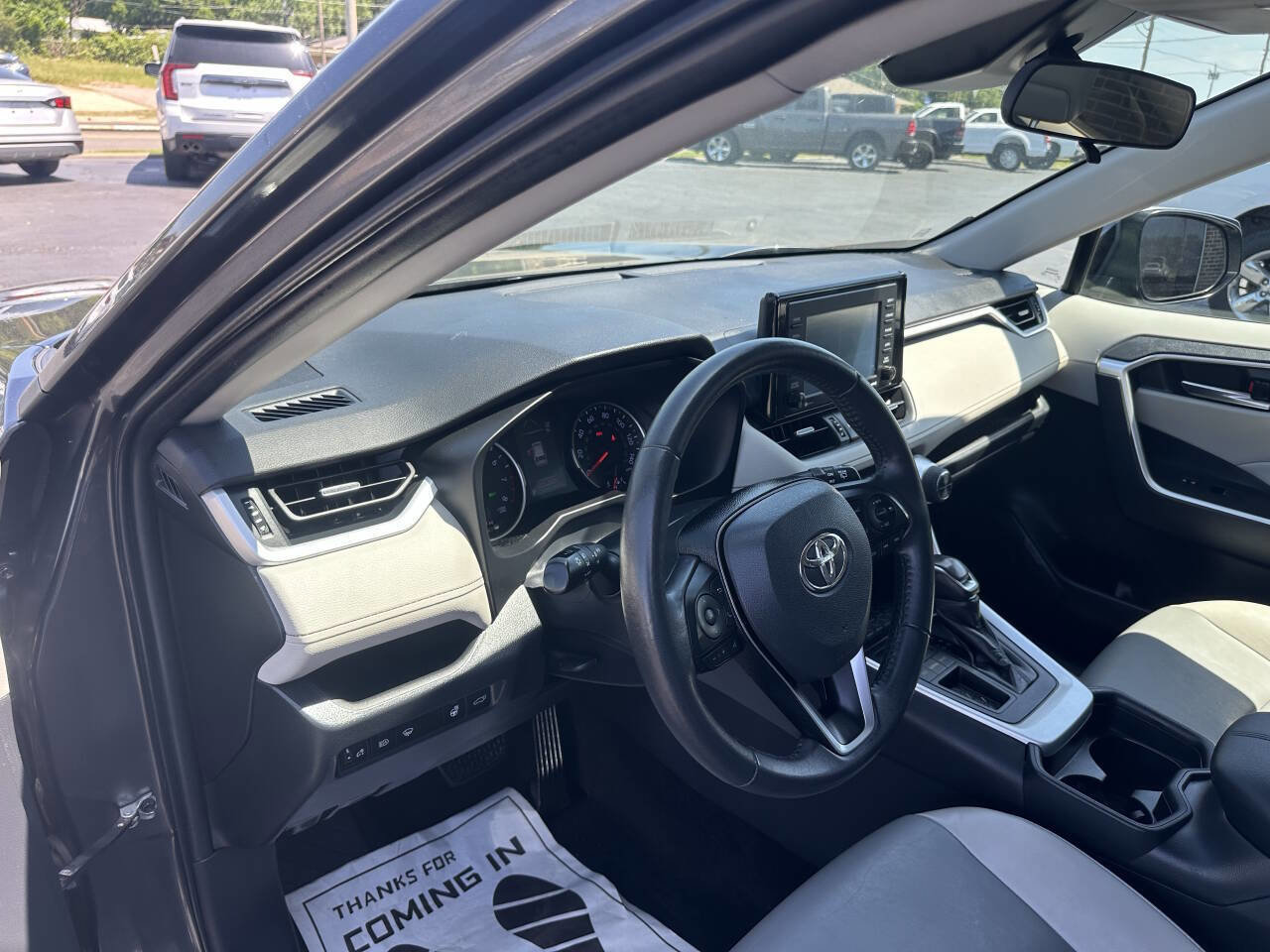Used 2020 Toyota RAV4 XLE Premium FWD image 15