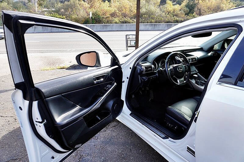 Used 2016 Lexus IS 200t RWD image 34