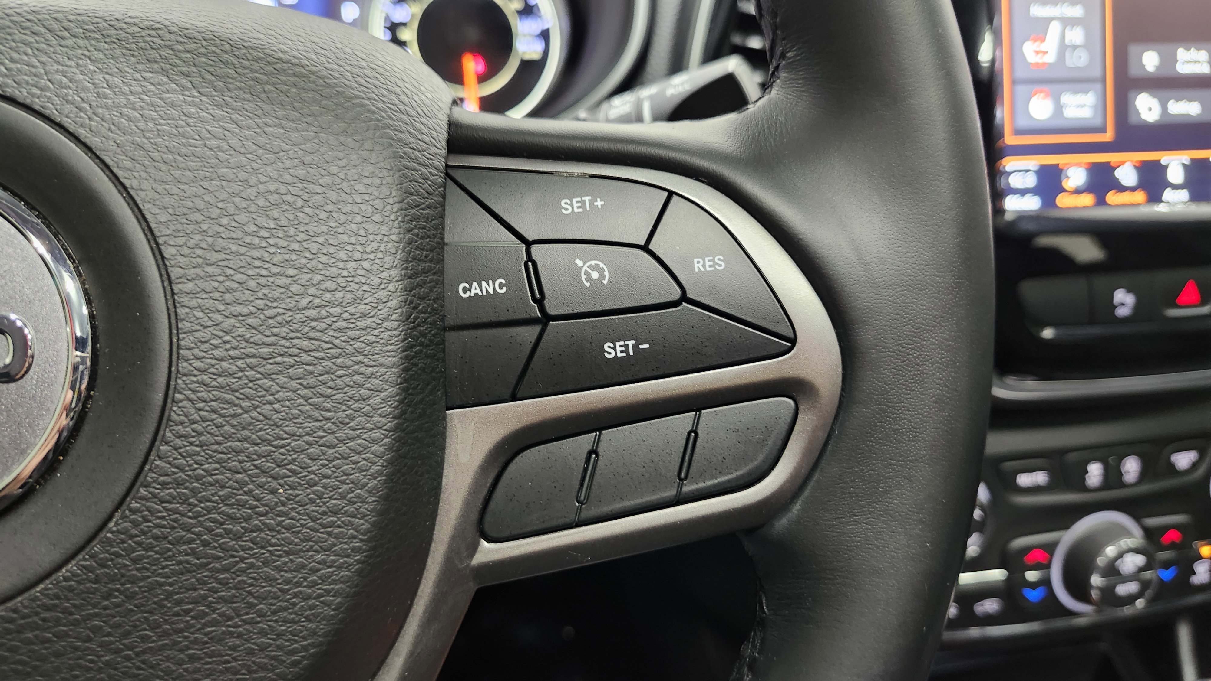 Used 2020 Jeep Cherokee Limited image 36