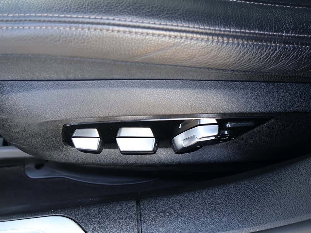 Used 2022 BMW 740i w/ M Sport Package image 35