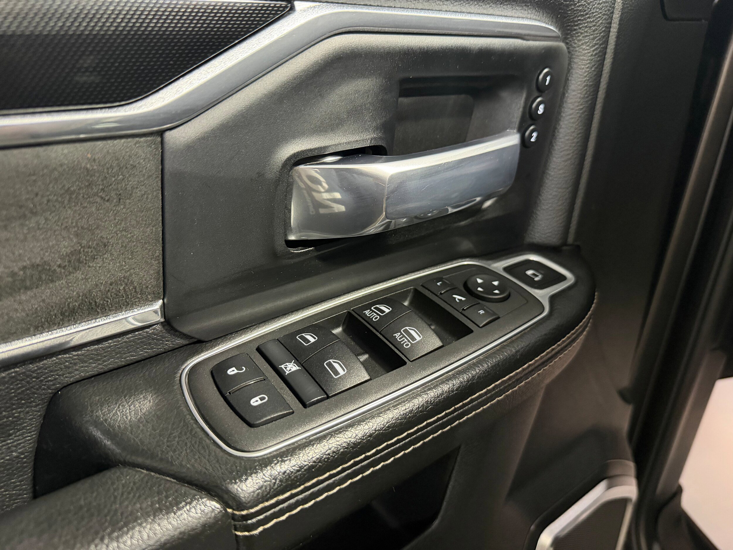 Used 2022 RAM 2500 Laramie AWD/4WD image 8