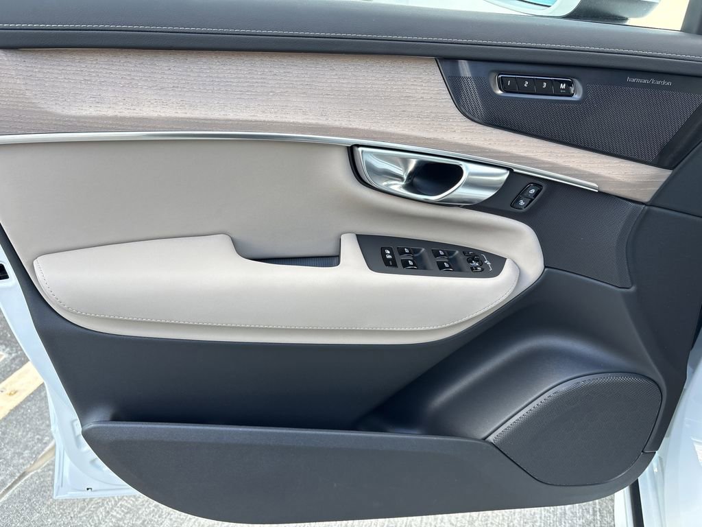 New 2026 Volvo XC90 T8 Plus image 7