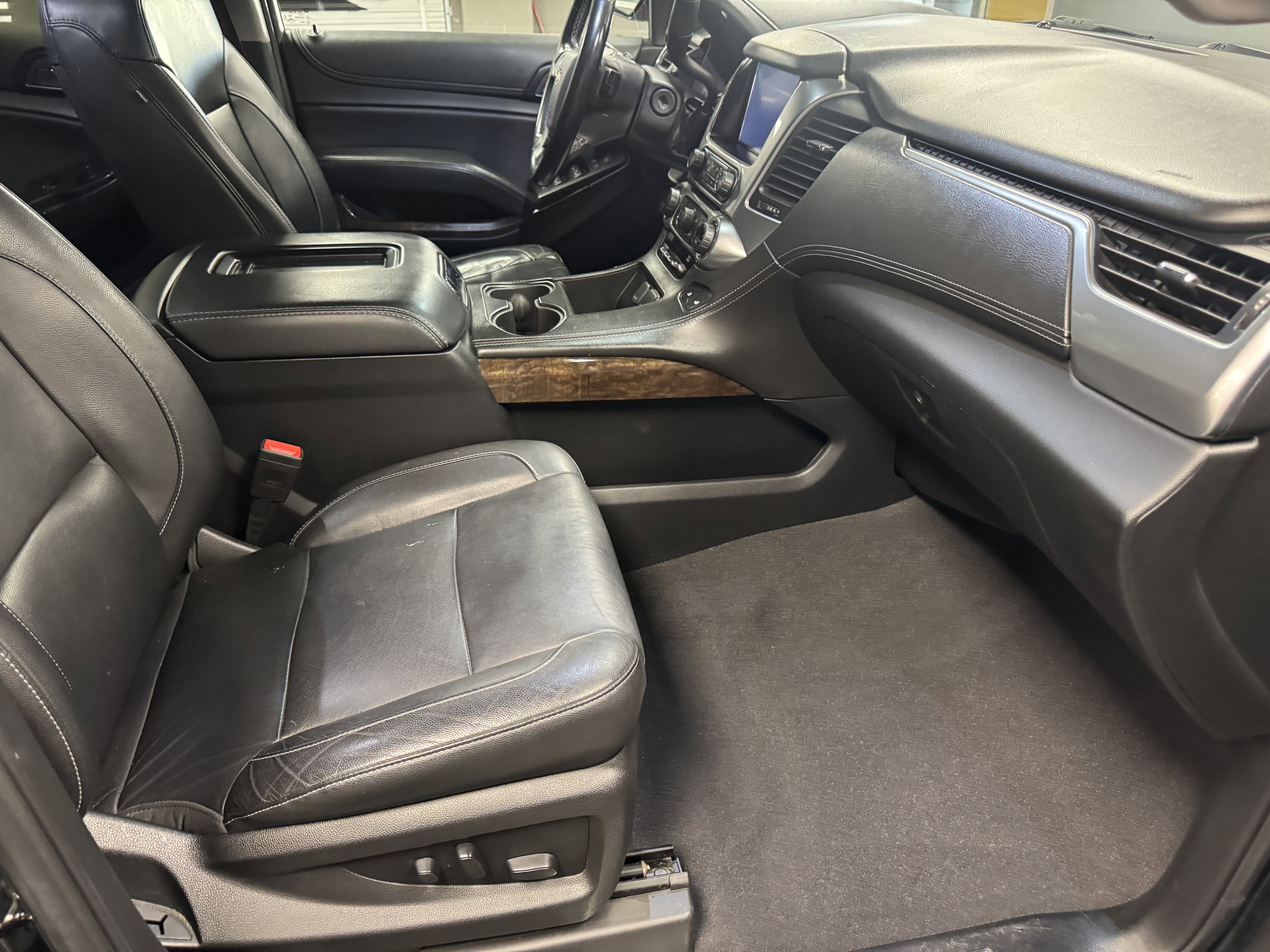 Used 2020 Chevrolet Suburban LT image 12