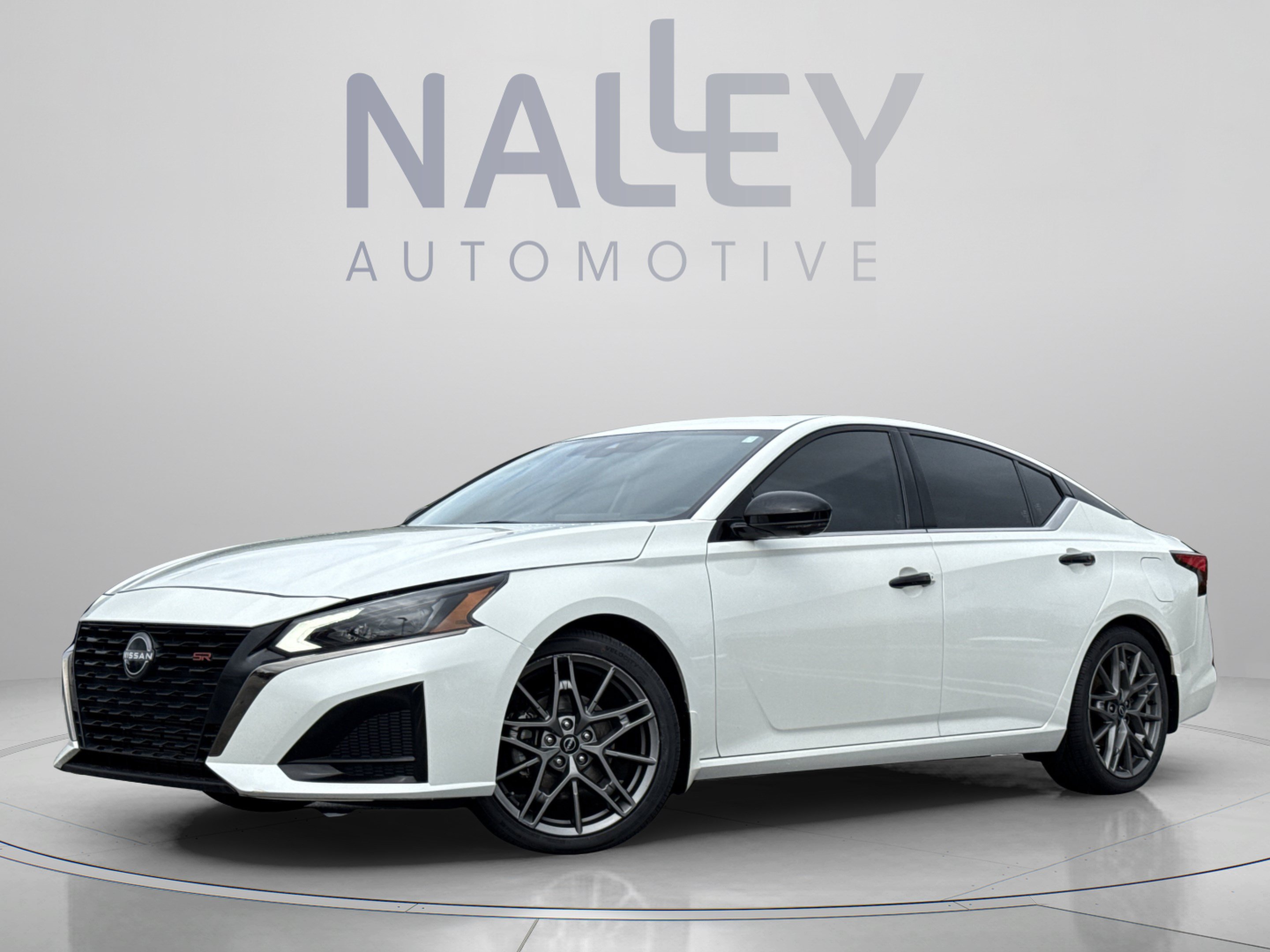 Used 2024 Nissan Altima 2.0 SR FWD image 1