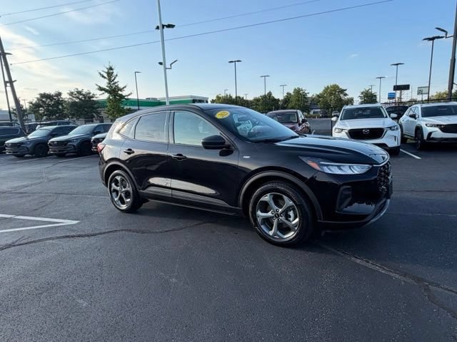 Used 2025 Ford Escape ST-Line FWD image 3