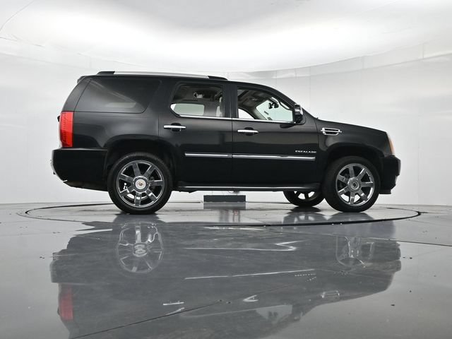 Used 2011 Cadillac Escalade Luxury AWD/4WD image 38