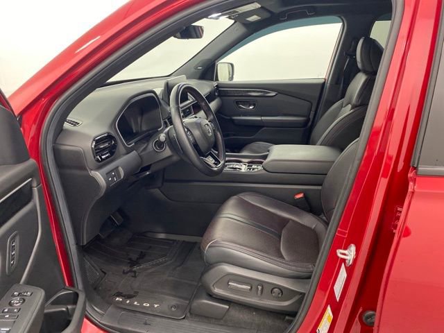 Used 2025 Honda Pilot Black Edition image 11
