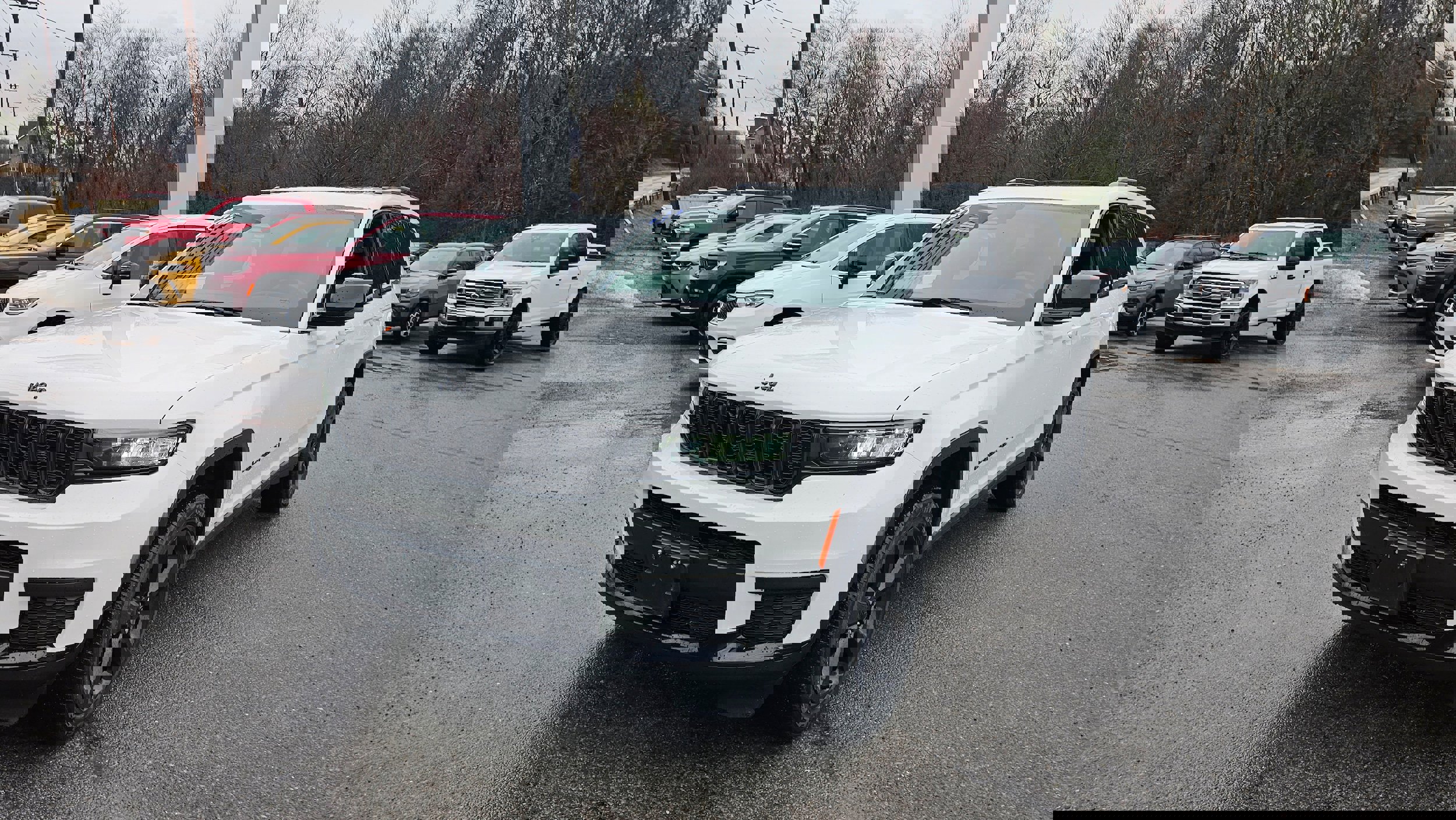 Used 2023 Jeep Grand Cherokee L Laredo image 4