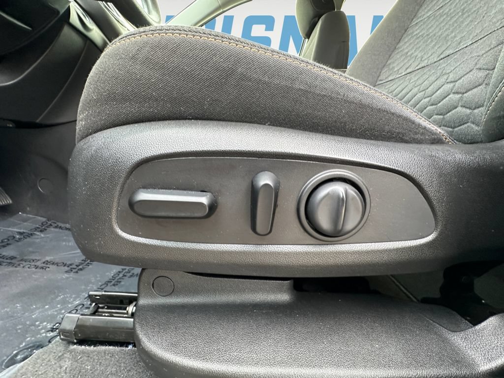 Used 2019 Chevrolet Equinox LT FWD image 16