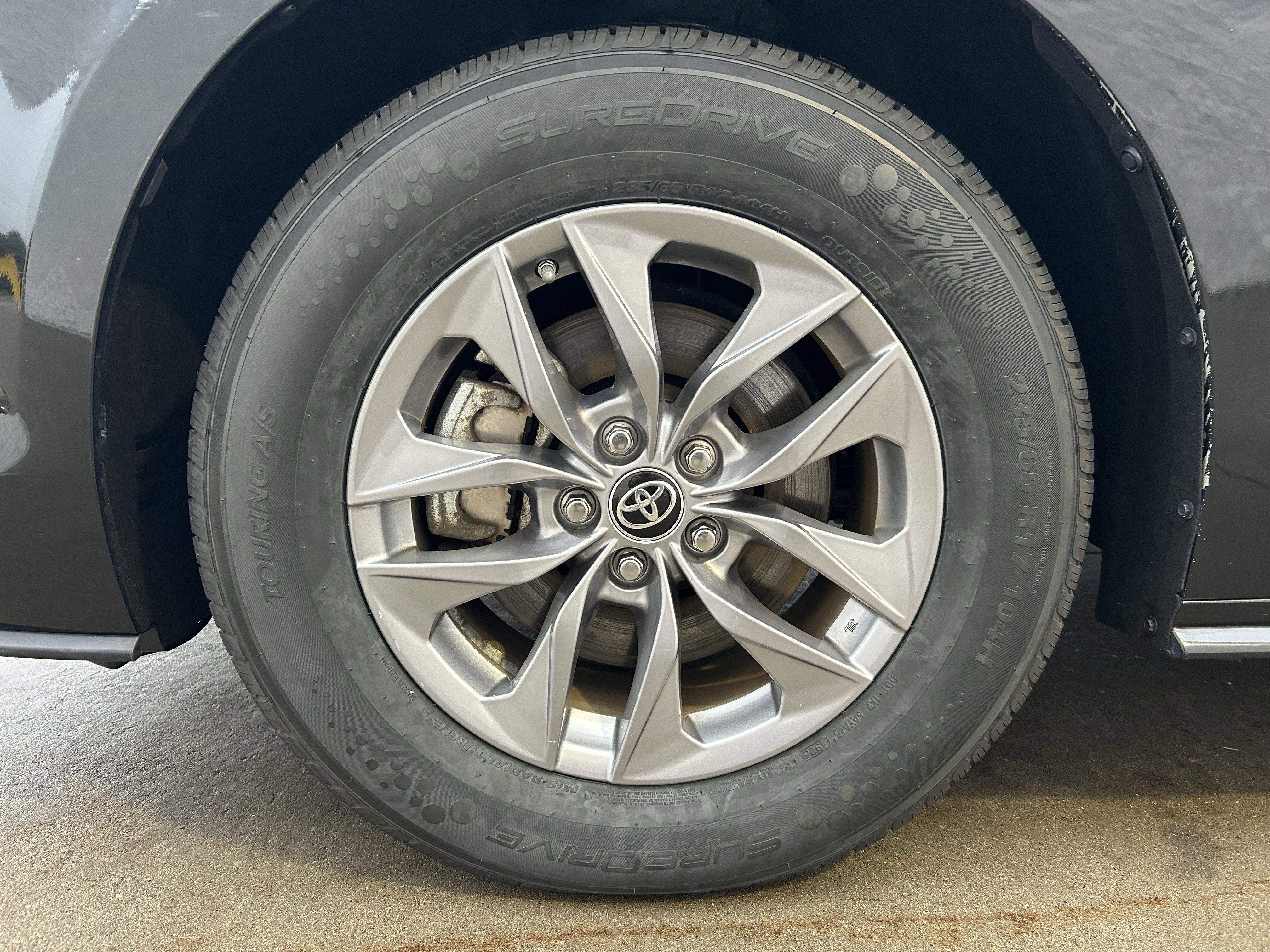 Certified 2024 Toyota Sienna XLE FWD image 11