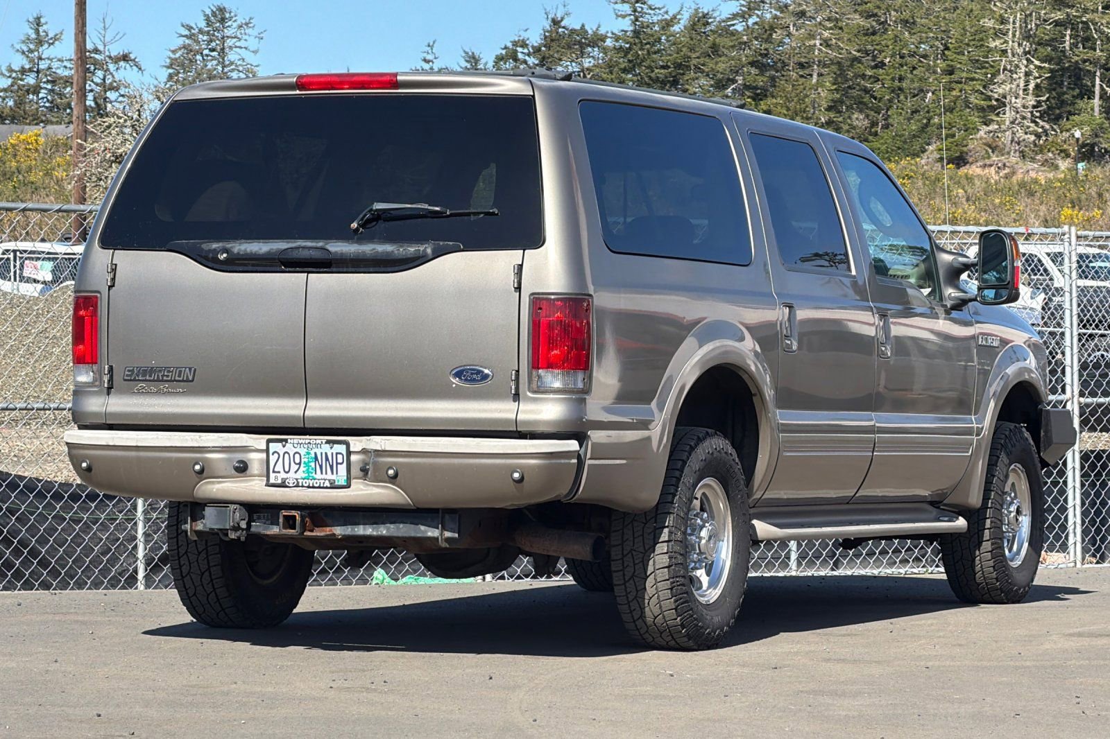 Used 2004 Ford Excursion Eddie Bauer image 4