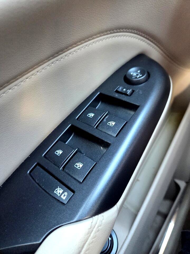 Used 2013 Cadillac SRX Luxury image 28