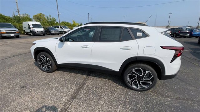 New 2025 Chevrolet Trax RS w/ Sunroof Package image 7