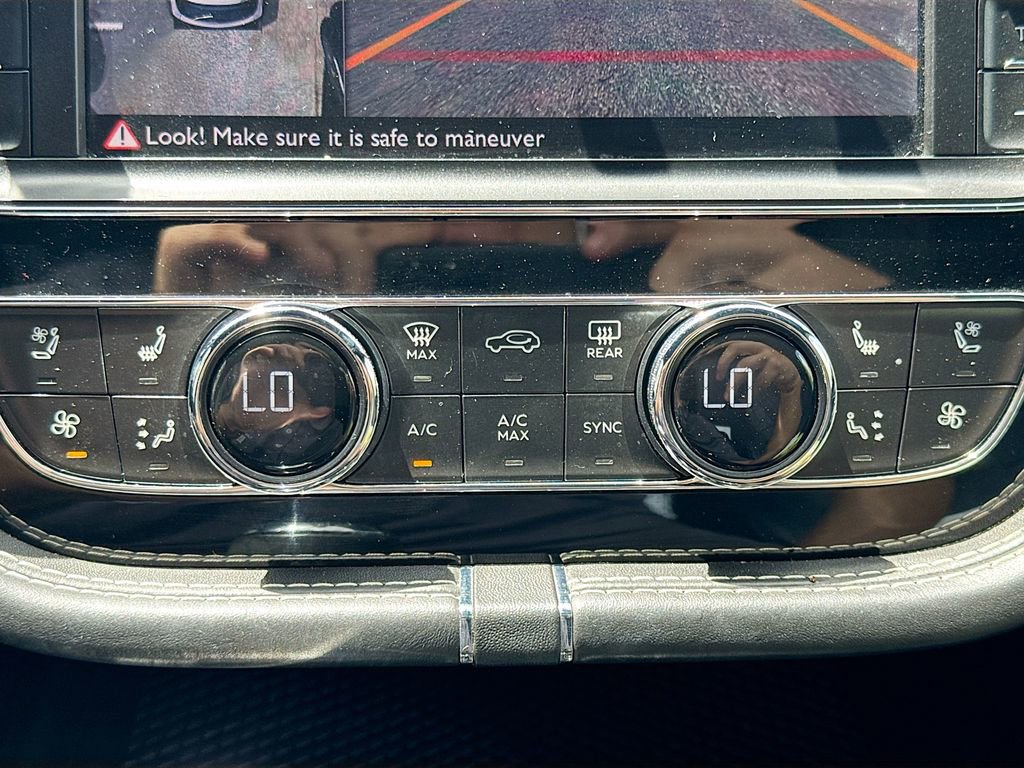 Used 2018 Bentley Bentayga Activity image 17