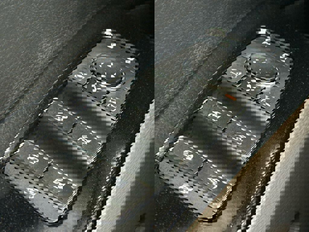 Used 2025 Nissan Pathfinder Platinum image 19