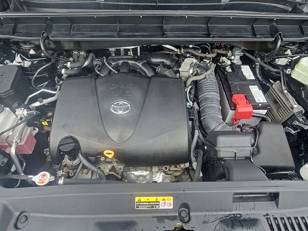 Used 2021 Toyota Highlander XLE AWD/4WD image 12