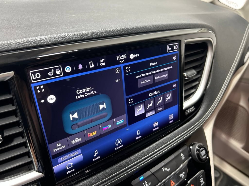 Certified 2023 Chrysler Pacifica Touring-L FWD image 39