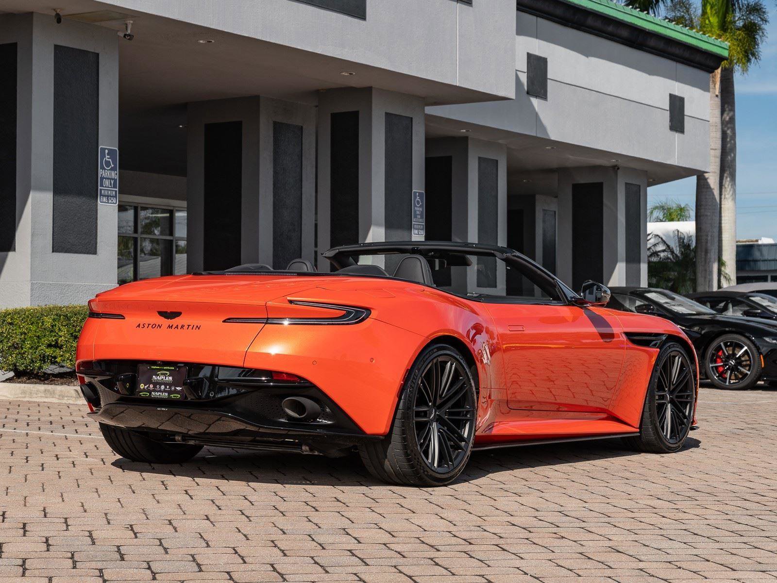 Used 2024 Aston Martin DB12 Convertible image 31