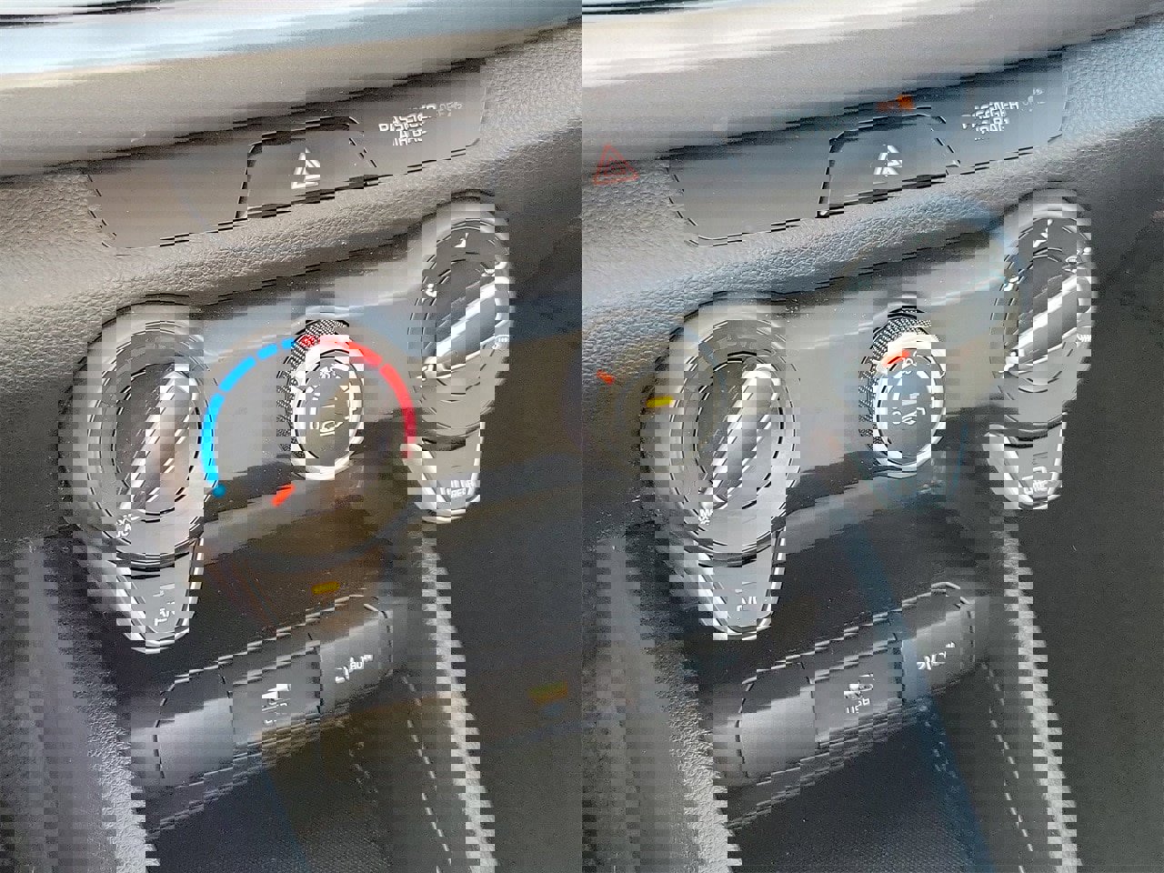 Used 2023 Kia Rio S image 25