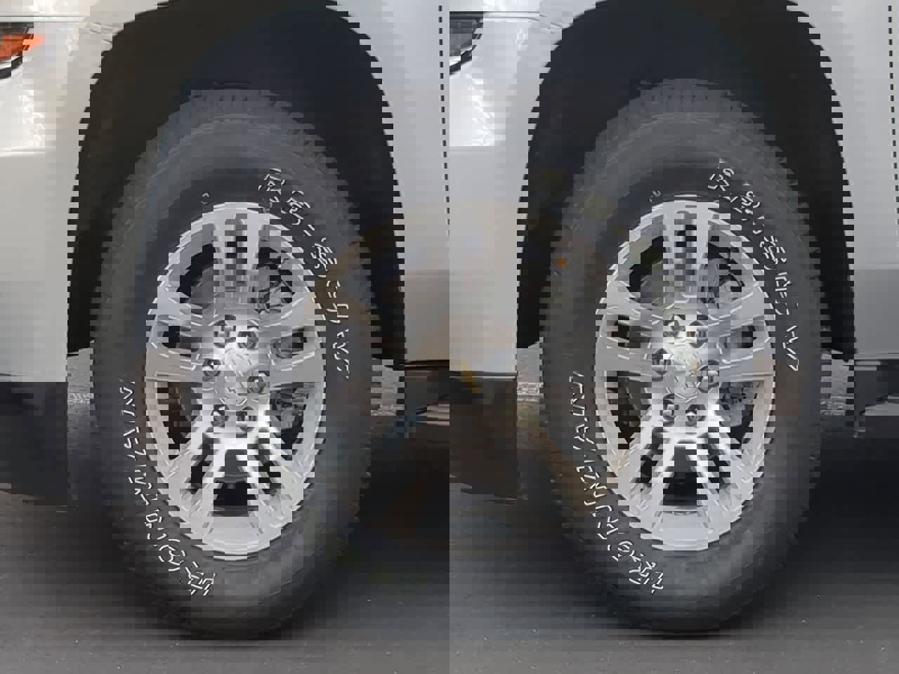 Used 2019 Chevrolet Suburban LT image 13