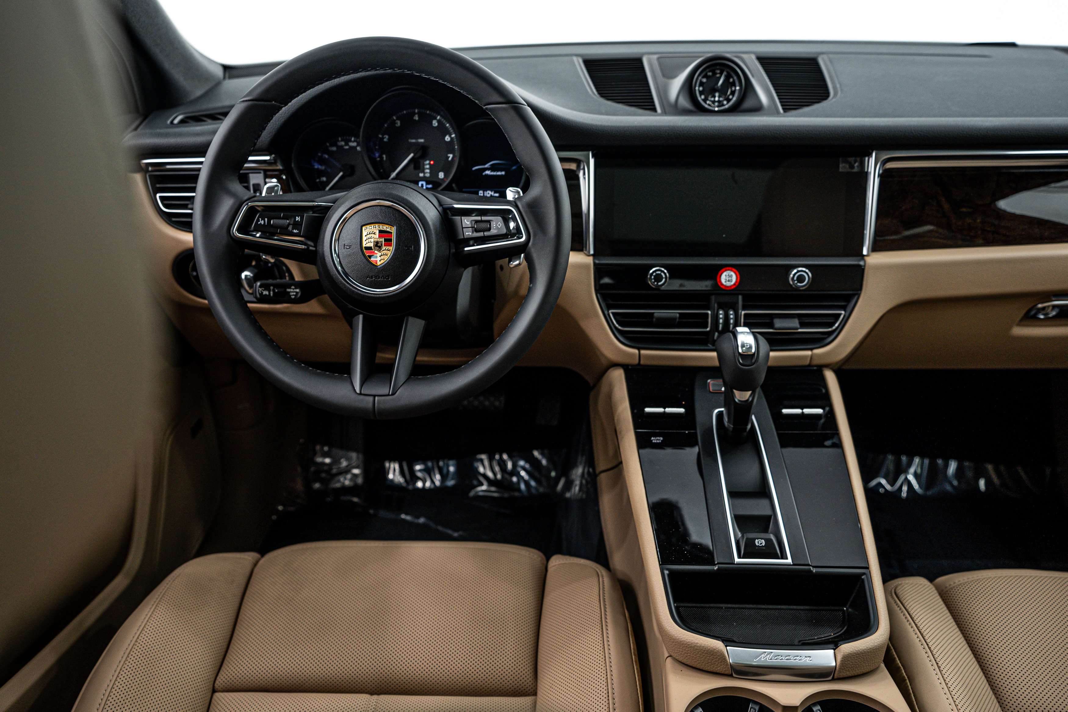 Certified 2025 Porsche Macan image 13