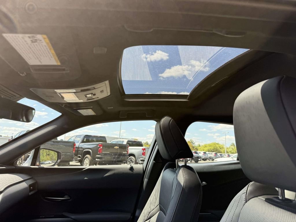 Used 2025 Lexus UX 300h AWD image 21