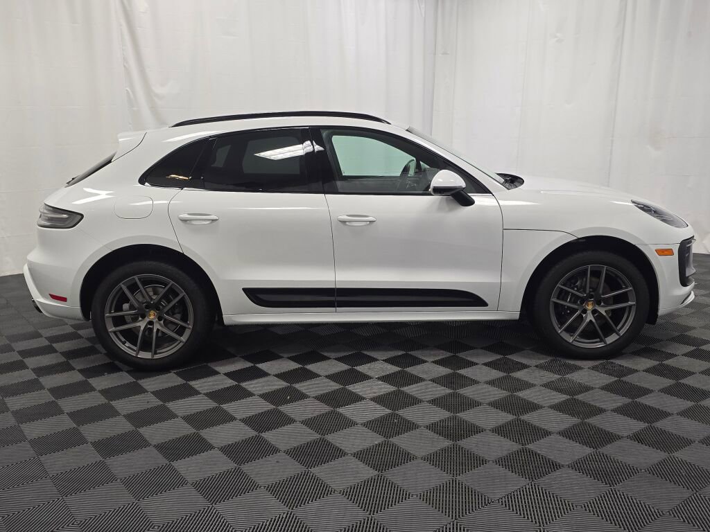 Certified 2025 Porsche Macan Turbo image 8