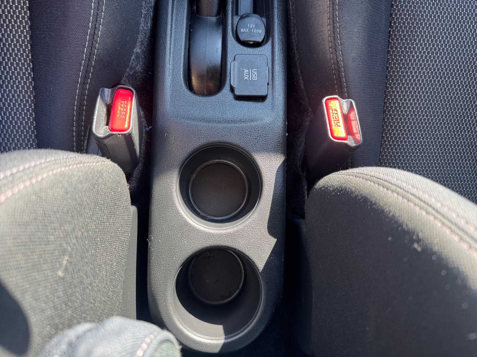 Used 2016 Nissan Versa SV FWD image 18