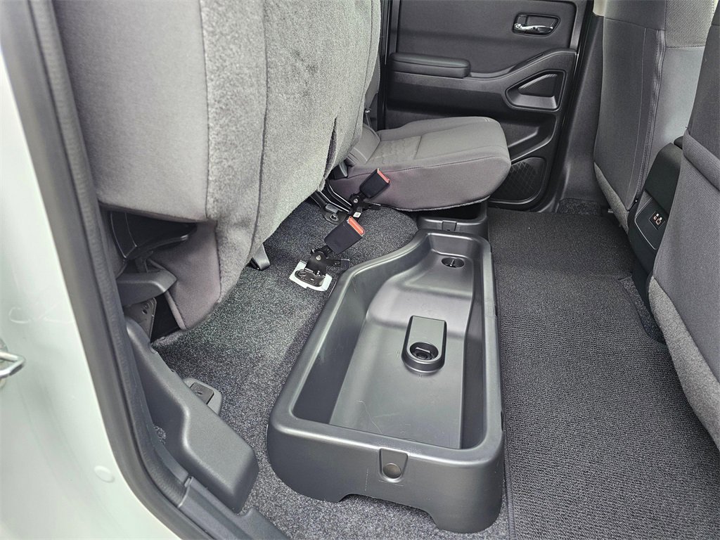 Used 2023 Nissan Frontier SV w/ Technology Package image 17