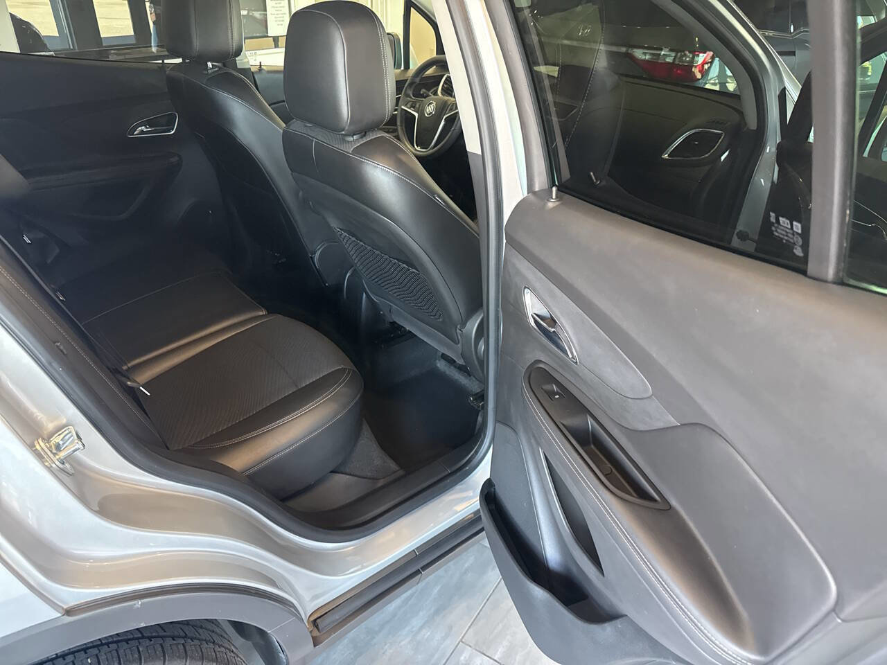 Used 2014 Buick Encore FWD image 17