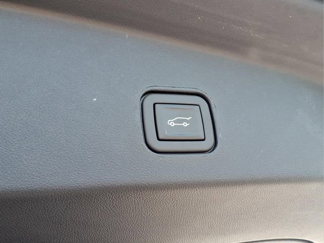 Used 2025 Cadillac Lyriq Luxury w/ LPO, Floor Liner Package AWD/4WD image 26
