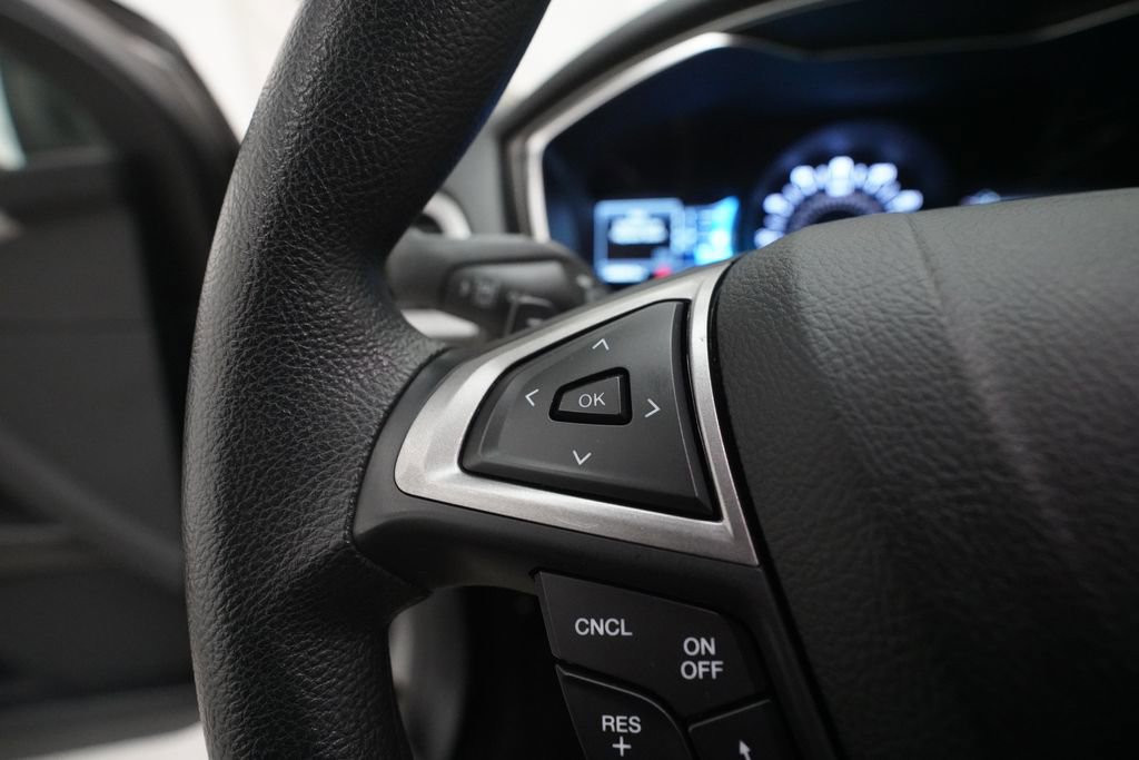 Used 2020 Ford Fusion SE image 15
