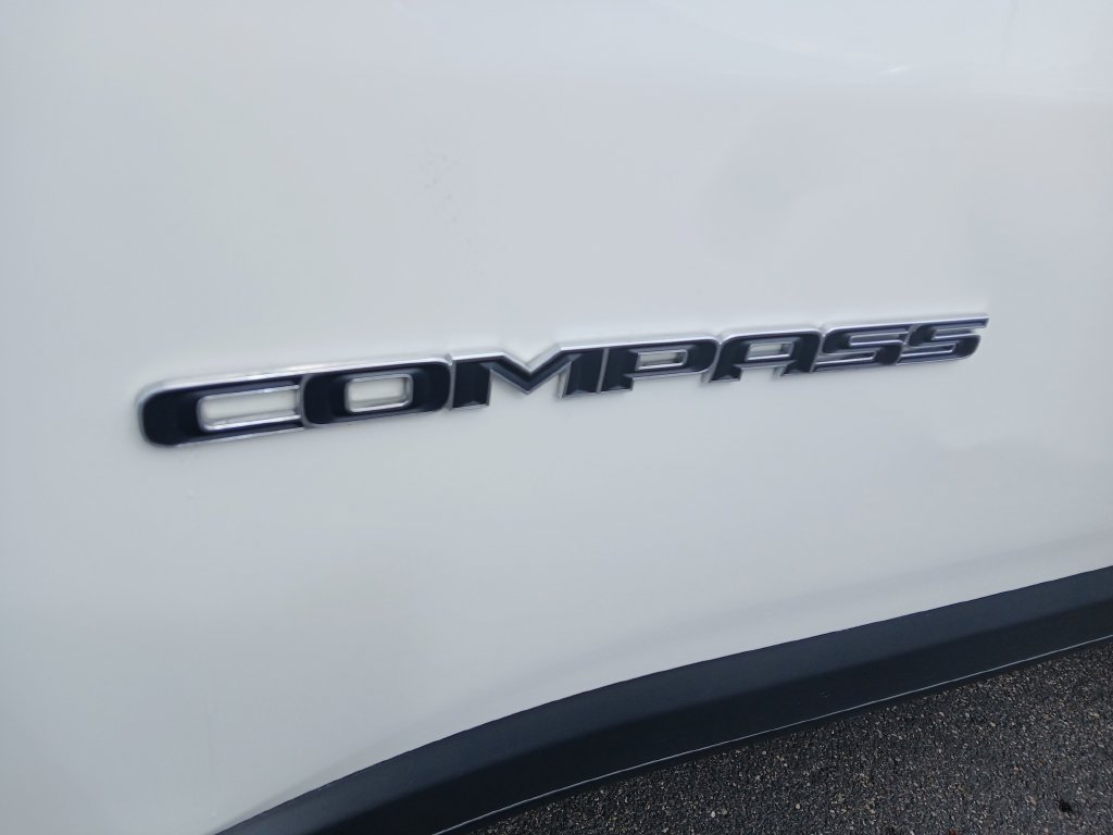 Used 2018 Jeep Compass Latitude w/ Cold Weather Group AWD/4WD image 30