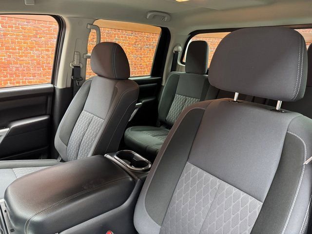 Used 2024 Nissan Titan SV w/ SV Convenience Package image 23