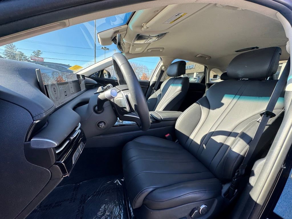 Used 2025 Genesis G80 2.5T image 21