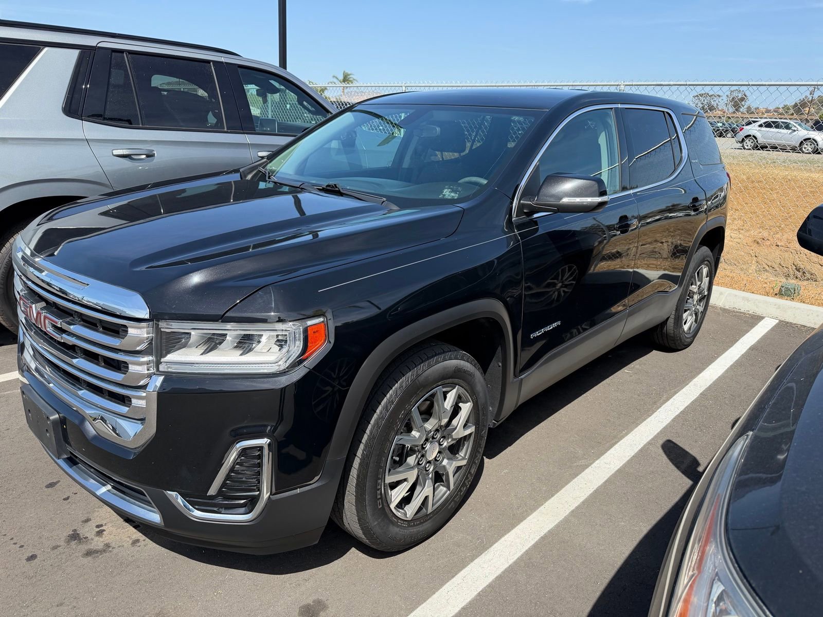 Used 2021 GMC Acadia SLE w/ LPO, Cargo Package image 2